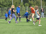 Laatste training S.K.N.W.K. JO10-1 (partijtje tegen de ouders) van woensdag 22 mei 2024 (61/133)